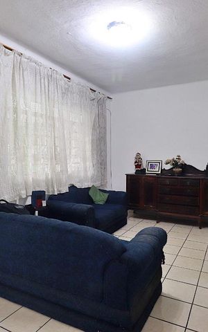 Casa à venda com 240m², 3 quartos e 2 vagasSala