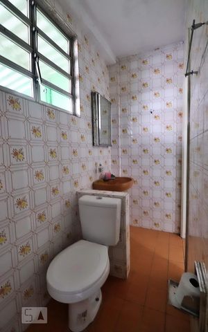 Casa à venda com 240m², 3 quartos e 2 vagasBanheiro da Suíte