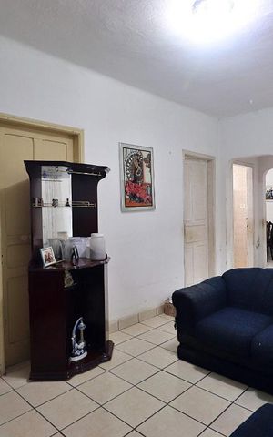 Casa à venda com 240m², 3 quartos e 2 vagasSala