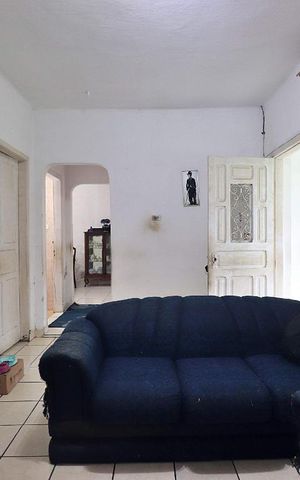 Casa à venda com 240m², 3 quartos e 2 vagasSala
