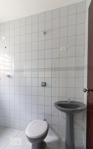 Casa à venda com 200m², 6 quartos e 1 vagaCasa 2 - banheiro quarto 4 ou cozinha