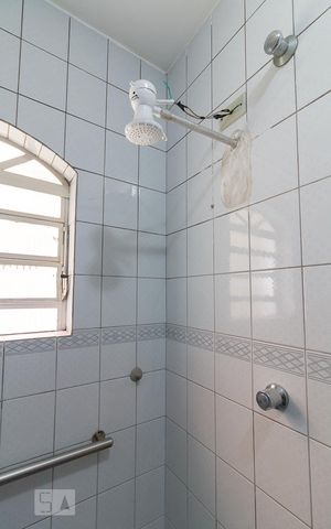 Casa à venda com 200m², 6 quartos e 1 vagaCasa 2 - banheiro social  - chuveiro