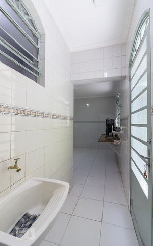 Casa à venda com 200m², 6 quartos e 1 vagaCasa 1 - área de serviço