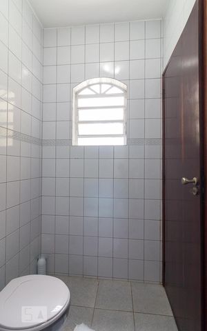 Casa à venda com 200m², 6 quartos e 1 vagaCasa 2 - lavabo