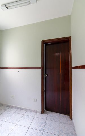 Casa à venda com 200m², 6 quartos e 1 vagaCasa 2 - quarto 4 ou cozinha - recuo