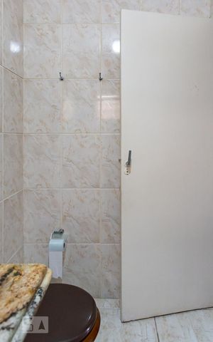 Casa à venda com 177m², 3 quartos e 2 vagas Casa à venda com 177m², 3 quartos e 2 vagasBanheiro