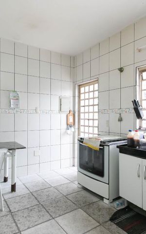 Casa à venda com 249m², 4 quartos e 6 vagas Casa à venda com 249m², 4 quartos e 6 vagasCozinha 1