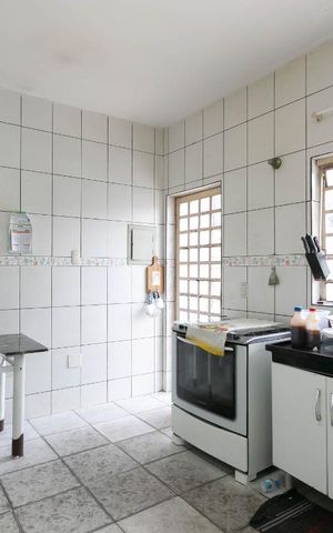 Casa à venda com 249m², 4 quartos e 6 vagas Casa à venda com 249m², 4 quartos e 6 vagasCozinha 1