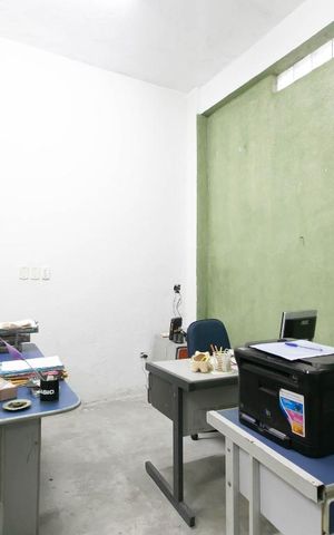 Casa à venda com 249m², 4 quartos e 6 vagas Casa à venda com 249m², 4 quartos e 6 vagasEscritorio