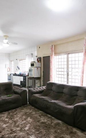 Casa à venda com 249m², 4 quartos e 6 vagas Casa à venda com 249m², 4 quartos e 6 vagasSala 1