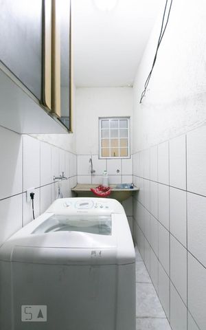 Casa à venda com 249m², 4 quartos e 6 vagas Casa à venda com 249m², 4 quartos e 6 vagasÁrea de Serviço