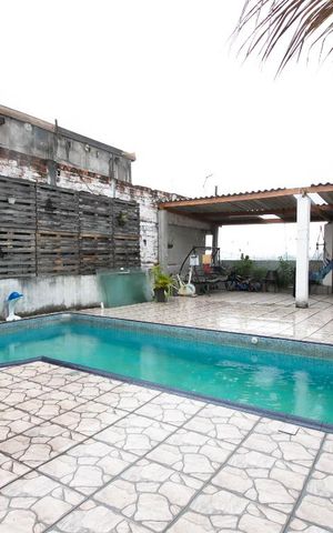 Casa à venda com 249m², 4 quartos e 6 vagas Casa à venda com 249m², 4 quartos e 6 vagasPiscina