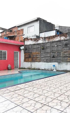Casa à venda com 249m², 4 quartos e 6 vagas Casa à venda com 249m², 4 quartos e 6 vagasPiscina