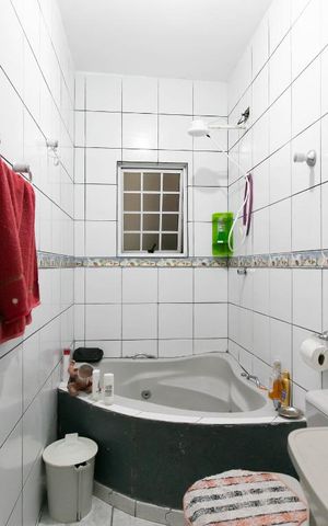 Casa à venda com 249m², 4 quartos e 6 vagas Casa à venda com 249m², 4 quartos e 6 vagasBanheiro 1