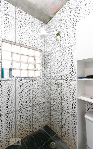 Casa à venda com 249m², 4 quartos e 6 vagas Casa à venda com 249m², 4 quartos e 6 vagasBanheiro 2