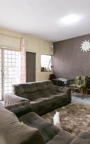 Casa à venda com 249m², 4 quartos e 6 vagas Casa à venda com 249m², 4 quartos e 6 vagasSala 1