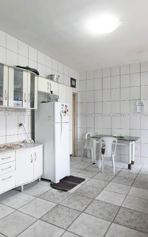 Casa à venda com 249m², 4 quartos e 6 vagas Casa à venda com 249m², 4 quartos e 6 vagasCozinha 1