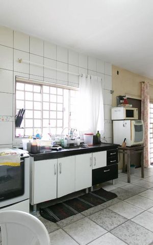 Casa à venda com 249m², 4 quartos e 6 vagas Casa à venda com 249m², 4 quartos e 6 vagasCozinha 1