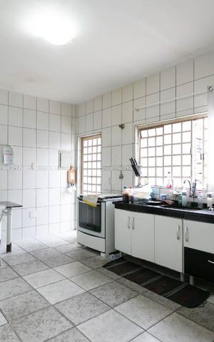 Casa à venda com 249m², 4 quartos e 6 vagas Casa à venda com 249m², 4 quartos e 6 vagasCozinha 1