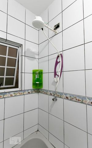 Casa à venda com 249m², 4 quartos e 6 vagas Casa à venda com 249m², 4 quartos e 6 vagasChuveiro