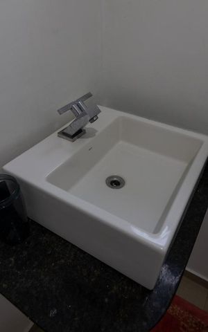 Casa à venda com 238m², 5 quartos e 3 vagasBanheiro 1