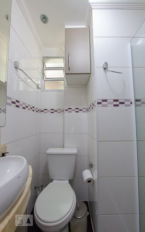 Apartamento à venda com 50m², 2 quartos e 2 vagas Apartamento à venda com 50m², 2 quartos e 2 vagasBanheiro