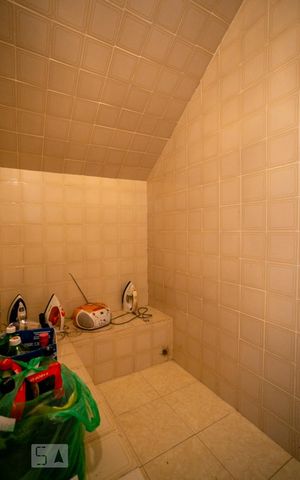 Casa à venda com 345m², 4 quartos e 8 vagas Casa à venda com 345m², 4 quartos e 8 vagasSauna