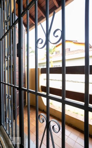 Casa à venda com 345m², 4 quartos e 8 vagas Casa à venda com 345m², 4 quartos e 8 vagasVaranda da suíute