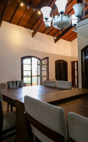 Casa à venda com 345m², 4 quartos e 8 vagas Casa à venda com 345m², 4 quartos e 8 vagasSala de jantar