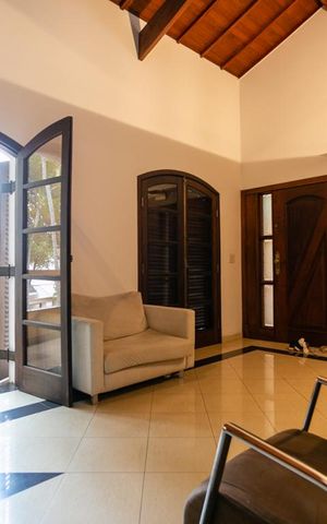 Casa à venda com 345m², 4 quartos e 8 vagas Casa à venda com 345m², 4 quartos e 8 vagasSala de estar