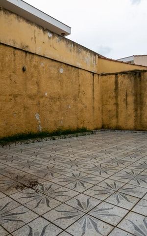 Casa à venda com 345m², 4 quartos e 8 vagas Casa à venda com 345m², 4 quartos e 8 vagasQuintal