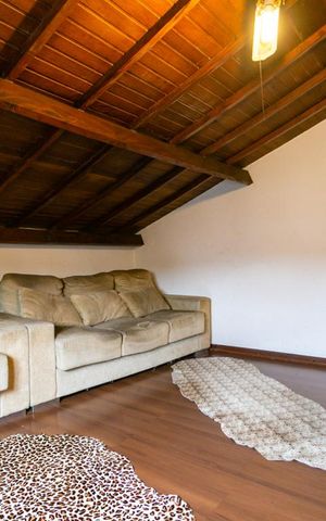 Casa à venda com 345m², 4 quartos e 8 vagas Casa à venda com 345m², 4 quartos e 8 vagasSala de TV
