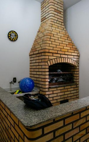 Casa à venda com 345m², 4 quartos e 8 vagas Casa à venda com 345m², 4 quartos e 8 vagasChurrasqueira