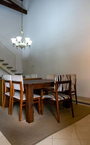 Casa à venda com 345m², 4 quartos e 8 vagas Casa à venda com 345m², 4 quartos e 8 vagasSala de jantar
