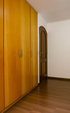 Casa à venda com 345m², 4 quartos e 8 vagas Casa à venda com 345m², 4 quartos e 8 vagasQuarto 3