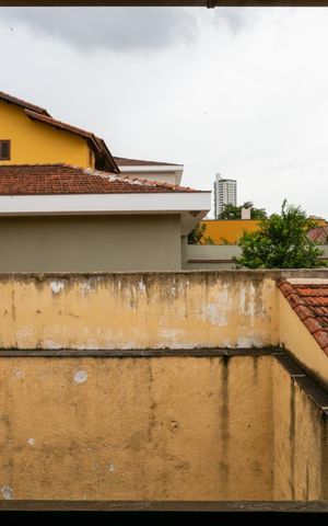 Casa à venda com 345m², 4 quartos e 8 vagas Casa à venda com 345m², 4 quartos e 8 vagasVista da varanda da suíute
