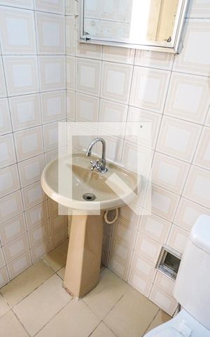 Casa de condomínio à venda com 376m², 1 quarto e 2 vagas Casa de condomínio à venda com 376m², 1 quarto e 2 vagasPia do Banheiro
