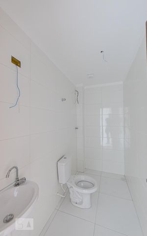 Apartamento à venda com 70m², 2 quartos e sem vaga Apartamento à venda com 70m², 2 quartos e sem vagaBanheiro Social