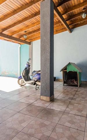 Casa à venda com 225m², 2 quartos e 2 vagas Casa à venda com 225m², 2 quartos e 2 vagasGaragem