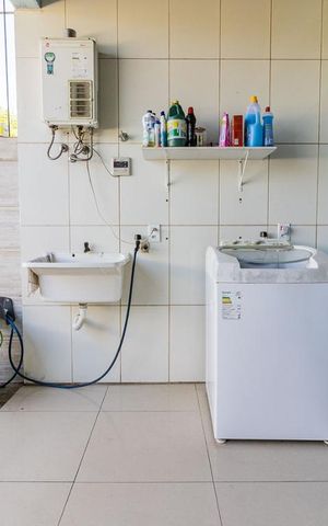 Casa à venda com 225m², 2 quartos e 2 vagas Casa à venda com 225m², 2 quartos e 2 vagasDetalhe da area de serviço