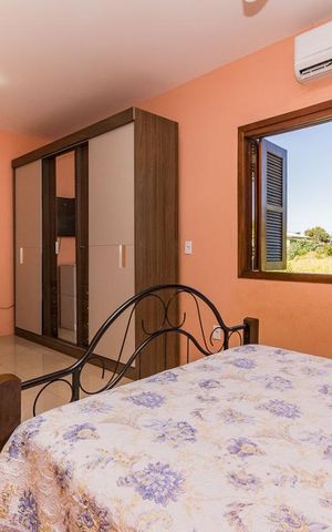 Casa à venda com 225m², 2 quartos e 2 vagas Casa à venda com 225m², 2 quartos e 2 vagasDormitório