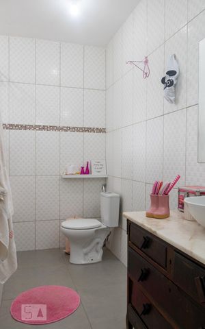 Casa à venda com 130m², 3 quartos e sem vagaBanheiro da Suíte