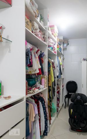 Casa à venda com 130m², 3 quartos e sem vagaCloset