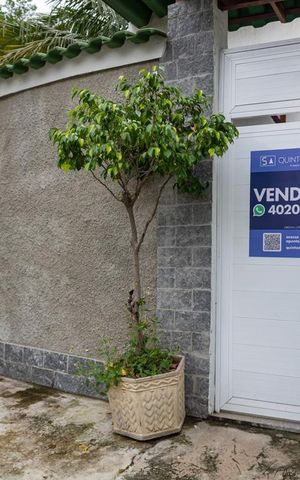 Casa à venda com 130m², 3 quartos e sem vagaPlaca de Vende-se na Porta do Imóvel para Rua