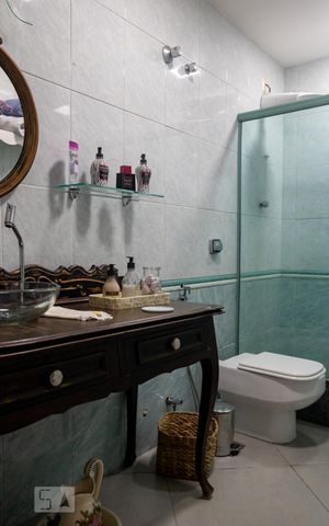 Casa à venda com 130m², 3 quartos e sem vagaBanheiro do Corredor