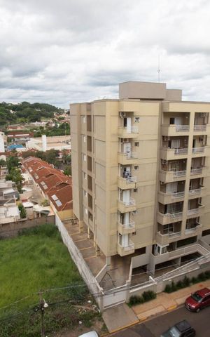 Apartamento para alugar com 73m², 2 quartos e 2 vagasVista da varanda (lado direito)