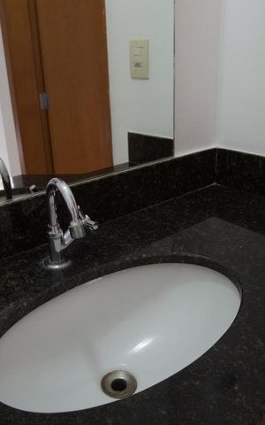 Apartamento para alugar com 73m², 2 quartos e 2 vagasBanheiro da suíte - pia