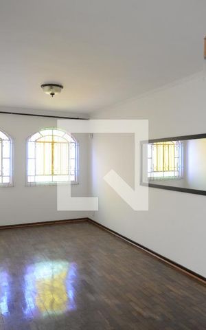 Casa para alugar com 230m², 4 quartos e 2 vagasSala