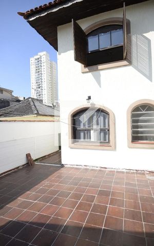Casa para alugar com 230m², 4 quartos e 2 vagasQuintal
