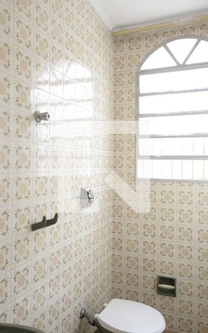 Casa para alugar com 230m², 4 quartos e 2 vagasLavabo